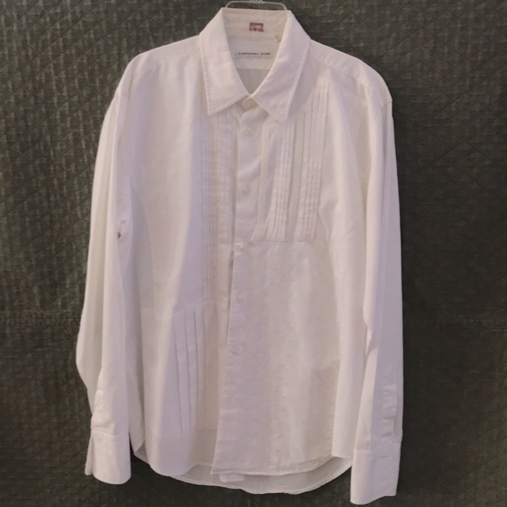 Consumer Guides Shirts. Size: Large